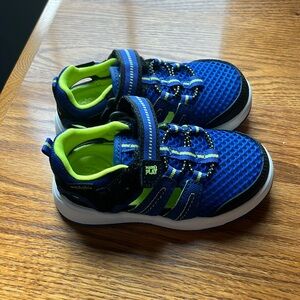 NEW Striderite shoes! Toddler size 6.
